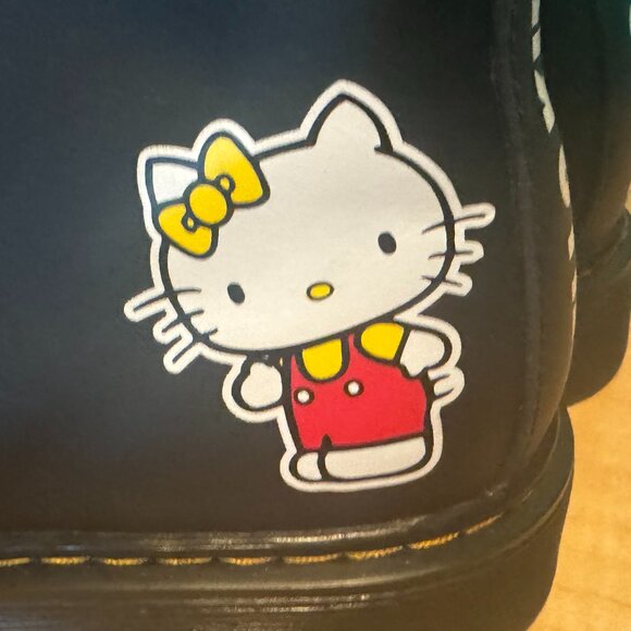 Dr. Martens x Hello Kitty combat boots ~ 7 ~ rare - Picture 5 of 8